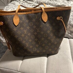 100% Authentic Louis Vuitton Never Full MM. VERY gently used. Beautiful purse!